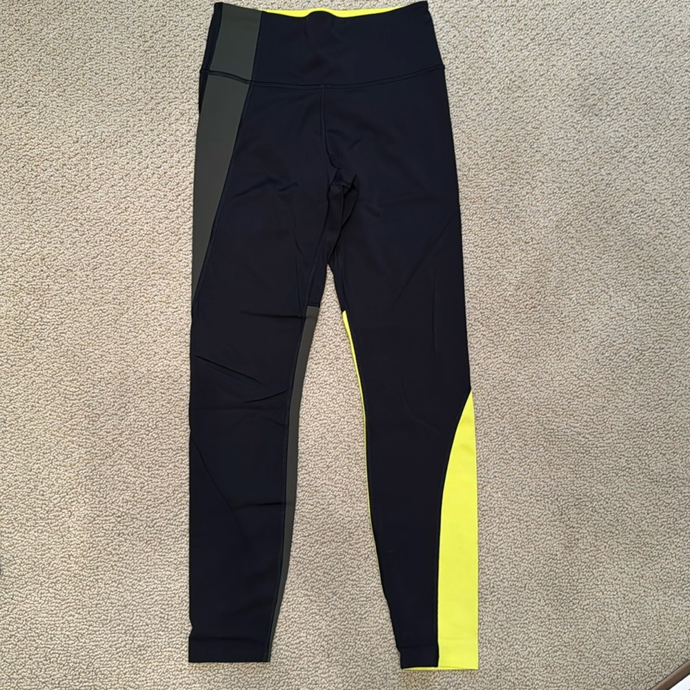 Women’s athletic leggings